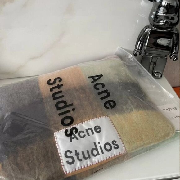 Acne studios scarf - Picture 3 of 3